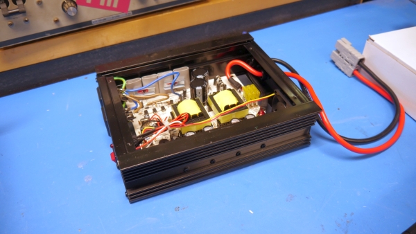 Insides of Meanwell Inverter 